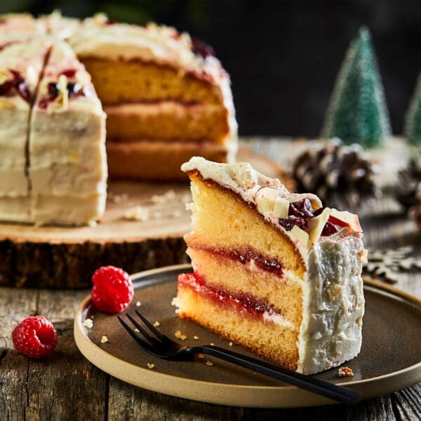 *CLR* Chefs' Selections Red Berry Winter Cake